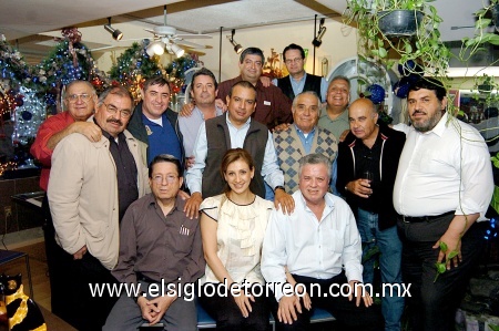 21122008
El jueves pasado, en casa de Jorge Álvarez Simental se llevó a cabo la fiesta navideña de la Sociedad Filantrópica de la calle Cuarta y Escobedo.