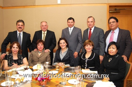 22122008
Alberto Pérez Canedo y Marucha de Canedo, Sergio y Susy González, Jaime Rodríguez y Mara Niño, Armando Fernández y Carmelita Fernández, Juan Montes y Benita de Montes.