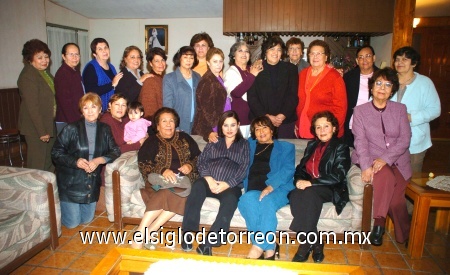 22122008
Familiares y amistades felicitaron a Magaly Oyervides de Ruiz por el próximo nacimiento de su bebé.