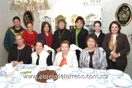 22122008
Raúl Eduardo y Norma Isabel Blázquez, Esthela de Moreno, Rosita de Blázquez, Choco Jaubert, Tere Constantino, Mague Soto, Rosa María Blázquez, Nuri Salum, Nuri y Sonia Blázquez.