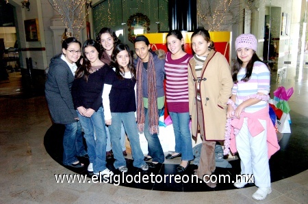 23122008
Cristy Dávila, Valeria Rivas, Renata Acevedo, Ethel Acevedo, Sofía Chávez, Regina Dávila, Regina Rodríguez y Cecy Arrañaga.