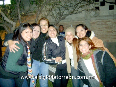 24122008
Claudia, Katia, July, Viri, Katy, Alma y Bety en su posada realizada el 11 de diciembre