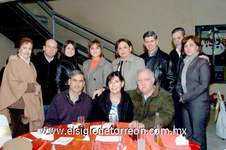 15122008
Jaime Méndez, Mayela Garza, Heriberto Méndez, Sofía Anaya, Alejandro Martínez, César de la Garza, Ana Sofía Méndez, Andrés Anaya, Gaby Aranda y Soledad Anaya.