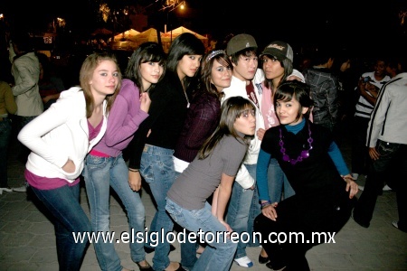 16122008
Mariana Noyola, Frida Muguira, Miguel Romo, Zuleimna Amhed, Mara Gómez, Natalia Mora, Nicole y Ariana.