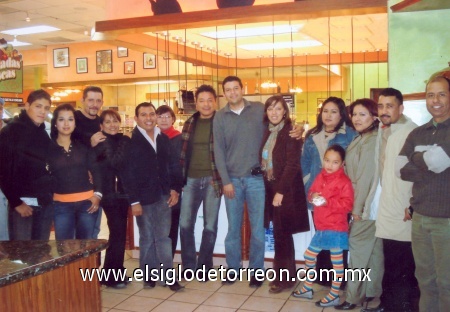 25122008
Familias Martínez Chávez, Cassio Martínez, Beltrán Martínez, Dávila Martínez, Martínez Duarte y Sonora Martínez, en su fiesta navideña que año con año celebran para estas fechas