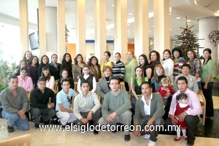 27122008
Personal docente del colegio Escocés, el día que disfrutaron de su posada navideña