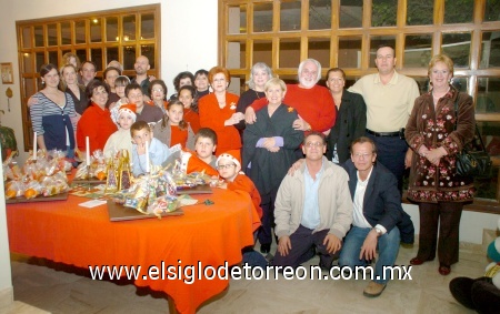 28122008
Familia Murra Peña, familia Peña Sosa, familia Ibargüengoitia Peña y familia Peña Ceballos, presentes en las fiestas navideñas.