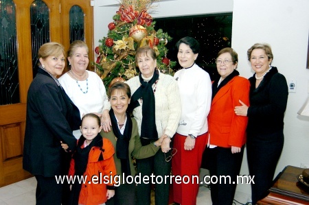 28122008
Hilda de Montoya, Esperanza de Muñoz, Marifer Muñoz, Claudia de Gutiérrez, Sara Gloria de Rodríguez, Yolanda de Oviedo, Laurita de Falacios y Martita de Treviño, Grupo de Amigas en su posada.