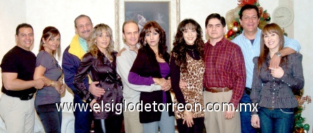 29122008
Pascual y Carmen Hernández, Jacobo y Silvia Gidi, Gonzalo y Laura Valle, Miguel y Claudia Jáuregui, Omar y Maricela Aguirre.