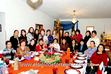 30122008
Las socias del Club de Jardinería Margaritas, se reunieron hace unos días.
