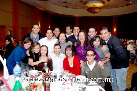 31122008
Gabriela Alvarado, Tito Rodríguez, Martiza Torres, Onelda Alonso, Jaime Woo, Óscar Andeola, Juan Esquivel, Rafa Flores, Rosy Reyes, Lilia Heras, Jaime Estrada, Alejandra Zarzosa y Carlos Gutiérrez