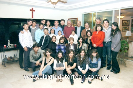 31122008
Una grata reunión por la Navidad se celebró en casa de la familia Saldaña Wolff