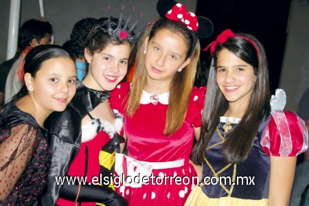 Marlen Muñoz, Mary Boehringer, Nicole González y Maite Boehringer.