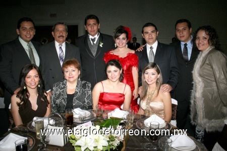 02012009
Alberto Flores, Rosa Delia Cepeda, Alberto Flores, Irma A. León, José de la Garza, Dora Guzmán, Lilia Flores, Antonio Bermea, Claudia Flores, Víctor D. Flores y Ana Luisa Franco