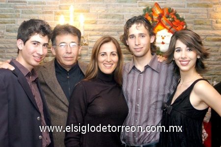 01012009
Familia Saldaña Mercado, integrada por Federico, Irma Gloria, Irma, Federico Jr. y Luis Fernando
