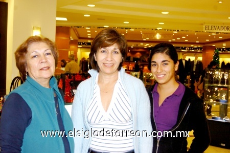 02012009
Elia de Robles, Martha Atilano de De la Fuente y Mariana de la Fuente Atilano