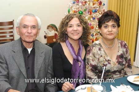 02012009
Roberto Soto, Mayela Morales y Angelita Rodríguez