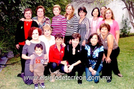 05012008

Lety, María Elia, Rosy, Bertha, Rosalinda, Silvia, Malena, Silvia, Laura, Donna, Paty, Ana Luisa, Cecilia, Vicky y el niño Jorgito Rodríguez.