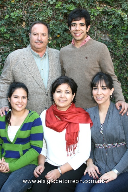 04012008
Alberto, Cecilia, Beto, Cecy y Natalia Galván Alvarado.