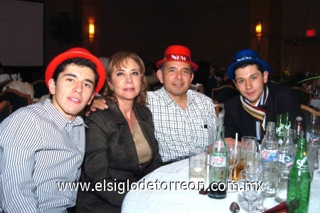 04012008
Gustavo, Margarita, Héctor y Héctor Jr.