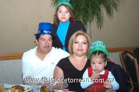 04012008
María Isabel, Gabriel, Isabel y Sofía.