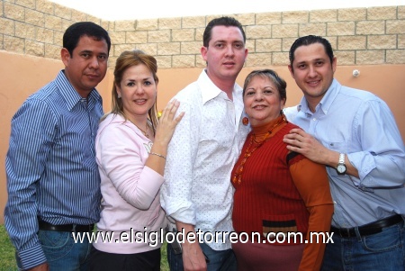 04012008
Señora Margarita de Galindo con sus hijos Carlos, Gloria Margarita, Francisco y Ernesto.