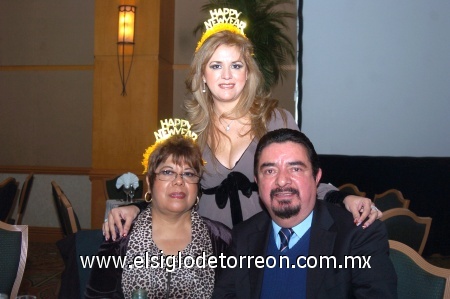04012008
Verónica Soto, Milagro de Ramírez y Roberto Ramírez.