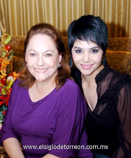 06012008
Gaby Soto con su hija Yelile Dipp de Castro.