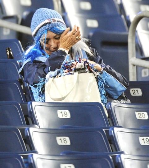 Los aficionados a los Titans de Tenesí se fueron tristes tras la derrota que sufrio su equipo como locales ante unos cuervos imparables y que probablemente llegarán al Super Tazón.