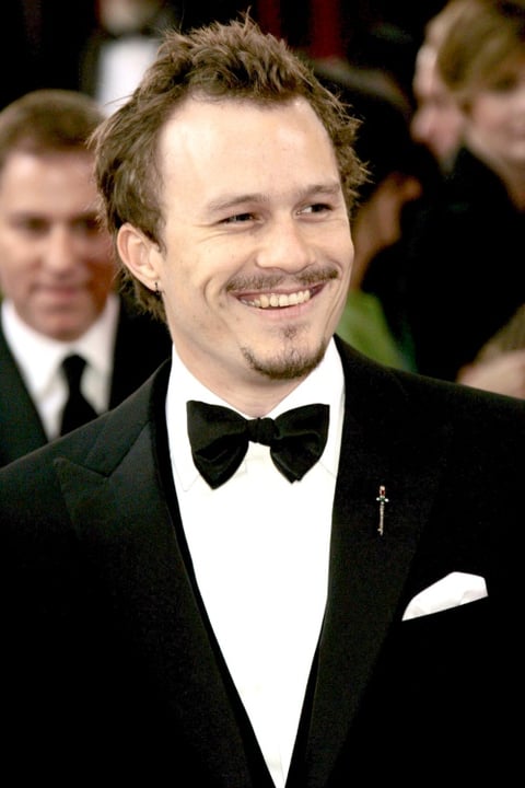 Heath Ledger fue reconocido póstumamente con el premio al mejor actor de reparto por su interpretación del Guasón en la cinta de Batman El Caballero de la Noche.
