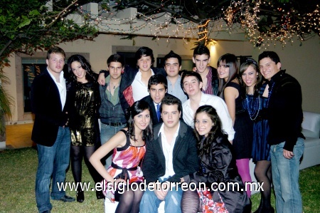 07012009
Pedro González fue el anfitrión de la fiesta de fin de año de su grupo de amigos