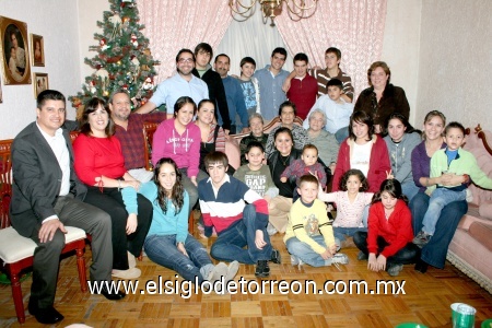 08012009
Recientemente se efectuó la convención de las familias, Gajón Gómez, Cobos Gajón, Cobos Gómez, Gajón Fidalgo, Gajón Araujo, Gómez Solís, Cerda Gómez, Castro Gómez, Carrasco Gómez y Páramo Carrasco.