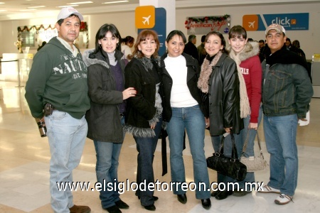 09012009
José David Montellano, Sandra, Alejandra, Corina, Graciela Montellanos, Lorena Reyes y Enrique Mourey