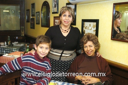 07012009
Lilia y Rosa María García Cano y el niño Luis