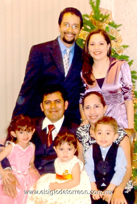 07012009
Paco Gamboa y Haydé Venegas, Leopoldo Domínguez y Adriana Gamboa, Ana Laura, Abril y Andrés Domínguez Gamboa