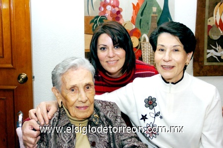 07012009
Sarita Briones, Sara Gloria de Rodríguez y Angélica Rodríguez García