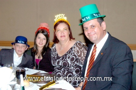08012009
Juan Carlos, Samantha, Laura y Juan Carlos