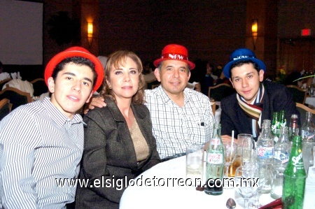 04012008
Gustavo, Margarita, Héctor y Héctor Jr.