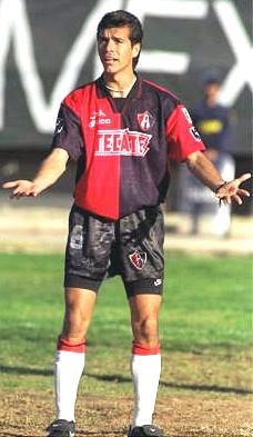 Su debut profesional se dio con el Atlas de Guadalajara, el 6 de marzo de 1994, encuentro donde su equipo sucumbió 3-1 ante el América.