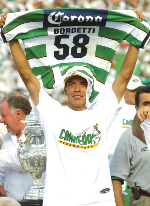 Borgetti, con el tiempo se volvería todo un ídolo y un referente del equipo lagunero, al anotar 189 goles en 293 partidos.