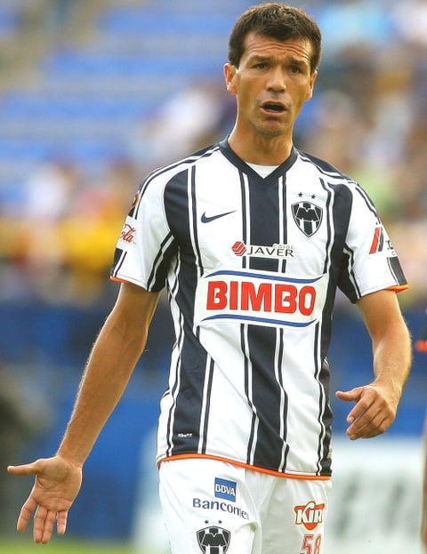 En el Apertura 2007 se la pasó lastimado y al término del mismo fue transferido al Monterrey. En Monterrey tuvo mayor regularidad, donde a partir de la jornada 10 se gano la confianza del técnico Ricardo Antonio Lavolpe, que lo metió de titular por el resto de la temporada, destacando el partido de cuartos de final contra las Chivas, donde anoto 3 goles y le permitió a su equipo avanzar a la semifinal.