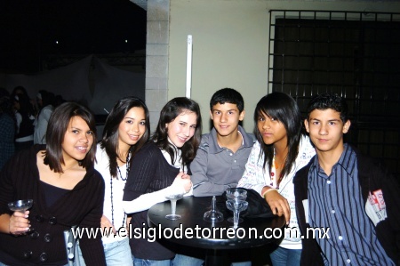 12012008
Ale Arzze Vázquez, Kathy López, Miriam García, Miguel Zamonzett, Sayra Santillán y Memo Zamonzett.