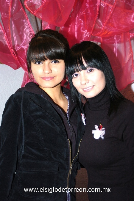 12012008
Mara Albores y Lesly Rivera.