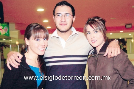 12012008
Nancy Amezquita, Carlos Calderón e Ivett Fuentes.