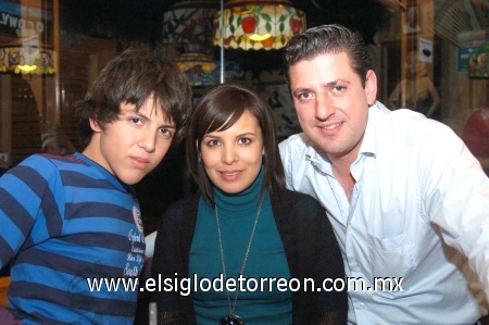 13012008
Óscar Ramírez Tinoco, Elizabeth Tinoco y Germán Ramírez.