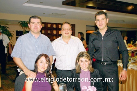 Alejandra Salazar, Roberto Dávila, Pinky Vázquez, Adan Sesma y Gustavo Torres.