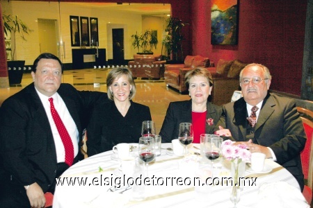 César Villalobos, Rocío Regalado, Mayela de Del Río y Roberto Del Río.