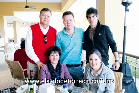Lorena de Chong, Marisol Olivares, Ignacio Chong, Nacho Chong y Diego Olivares