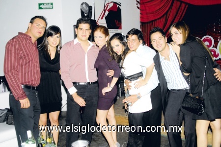 Sal Sánchez, Gaby Martínez, Bruce Guaja, Katita Zapata, Leila del Río, Pepe Fernández, Meliton Jaime y Marijose Calvete.