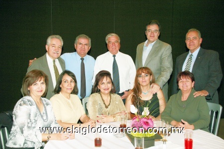 Lula Solís, Ignacio y Lucero Méndez, Gerardo Salcido, Rogelio y Tere Gaitán, Eduardo y Bety Holguín, Iván y Moggis Berron.
